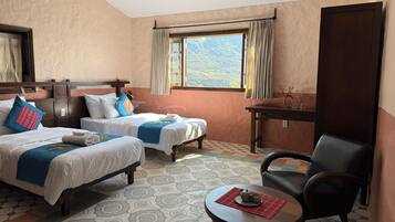 Family Suite, Mountain View | Meja, ruang kerja komputer riba, Wi-fi percuma, cadar katil