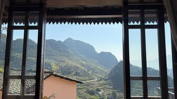 Family Suite, Mountain View, Ground Floor | Meja, ruang kerja komputer riba, Wi-fi percuma