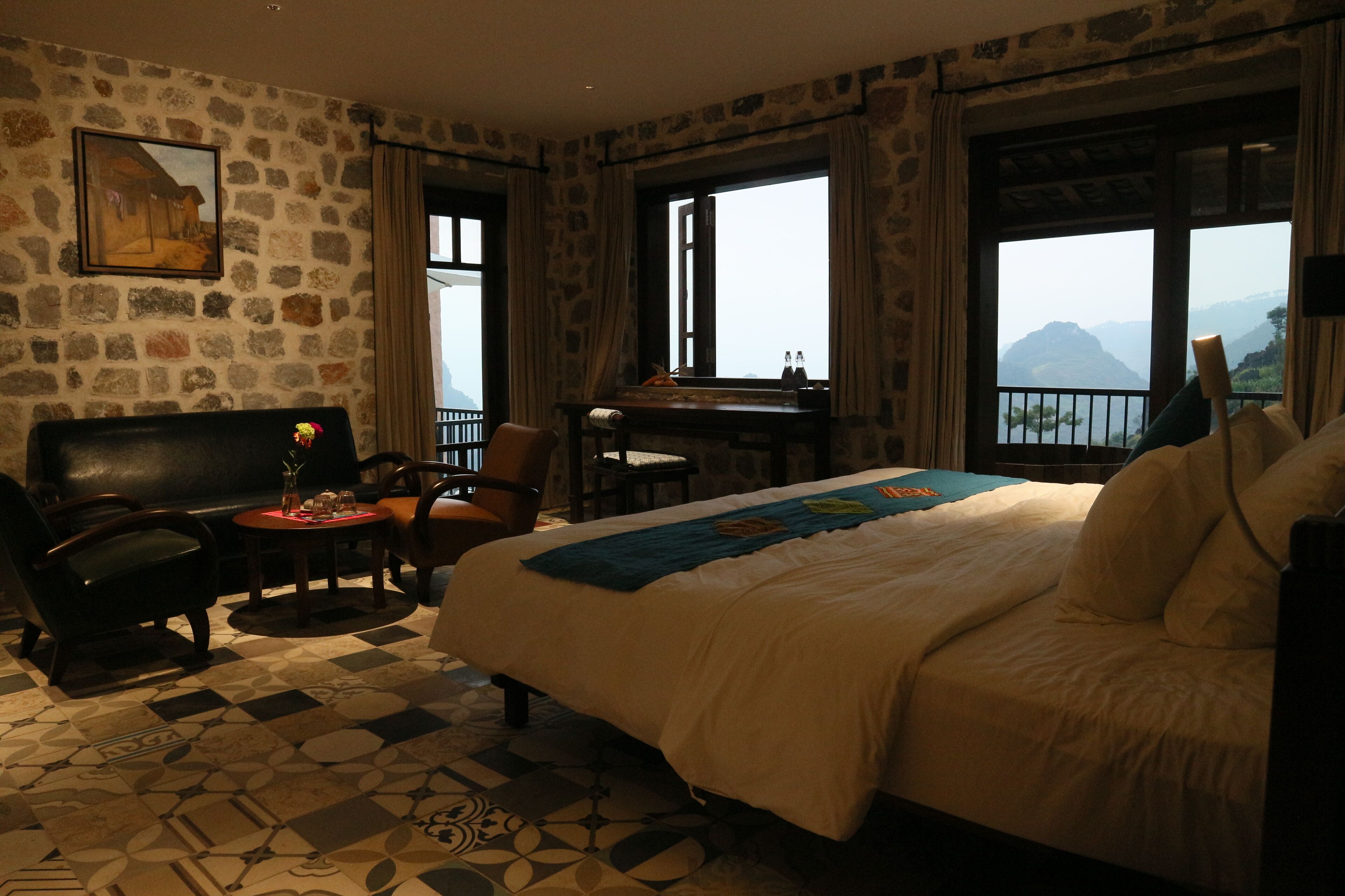 Desk, laptop workspace, free WiFi