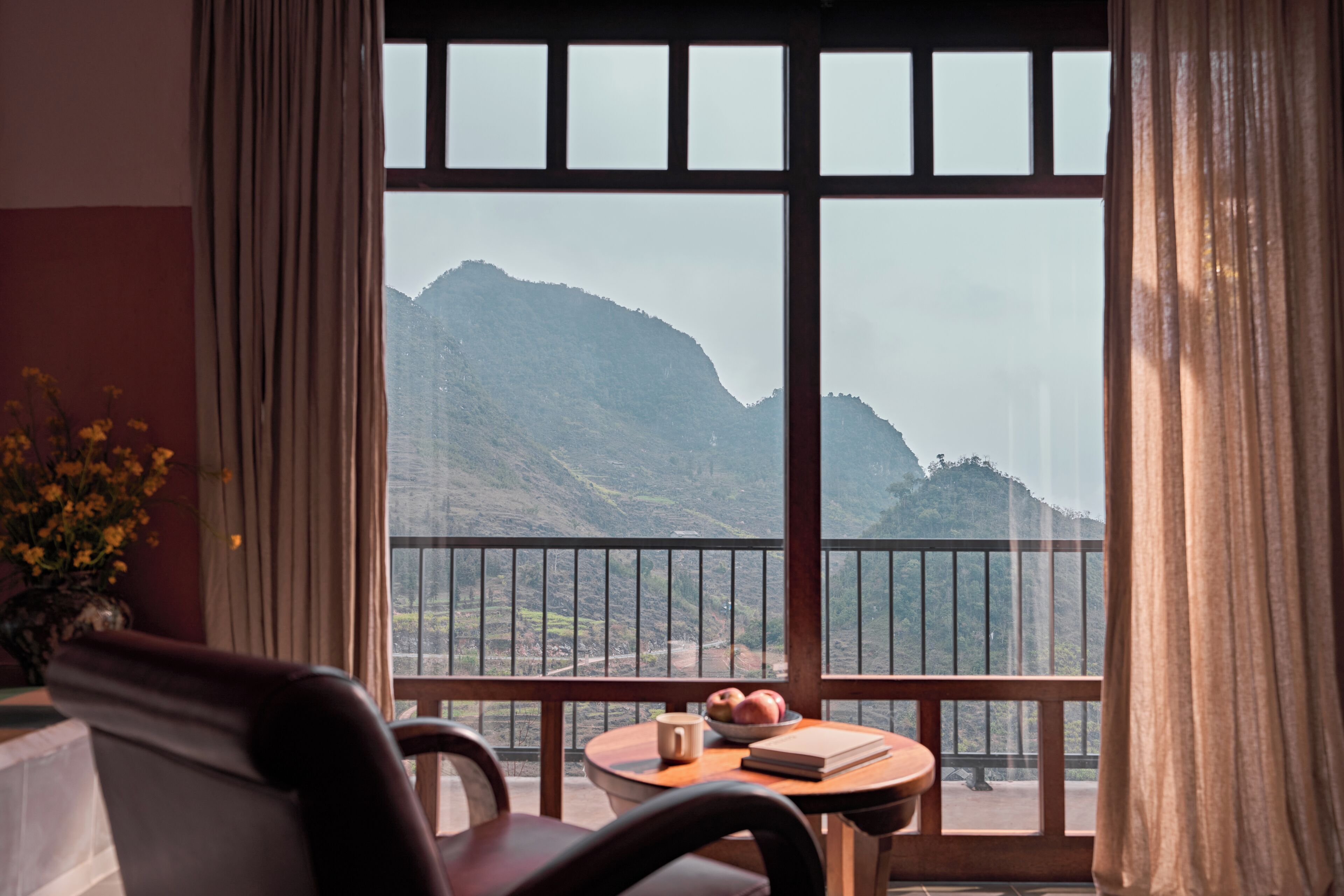 Doppia Deluxe, balcone, vista montagna | Una scrivania, postazione laptop, Wi-Fi gratuito, lenzuola