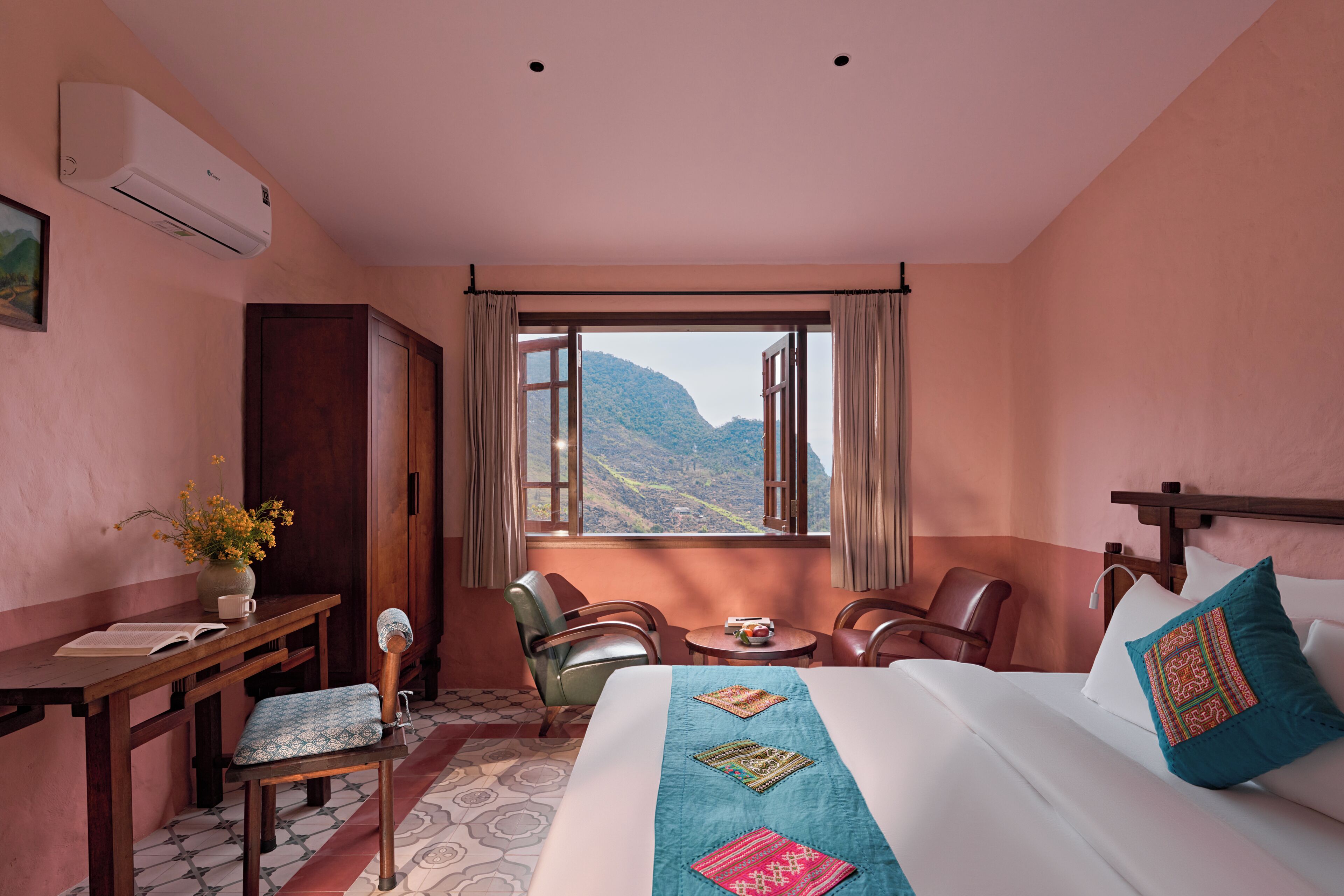 Habitación Deluxe doble, vistas a la montaña | Escritorio, espacio para trabajar con un portátil, wifi gratis