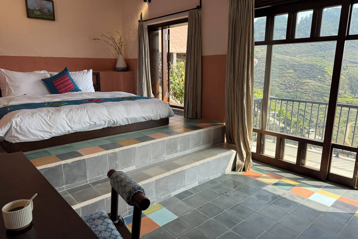 Deluxe Double Room, Balcony, Mountain View | Desk, laptop workspace, free WiFi, bed sheets