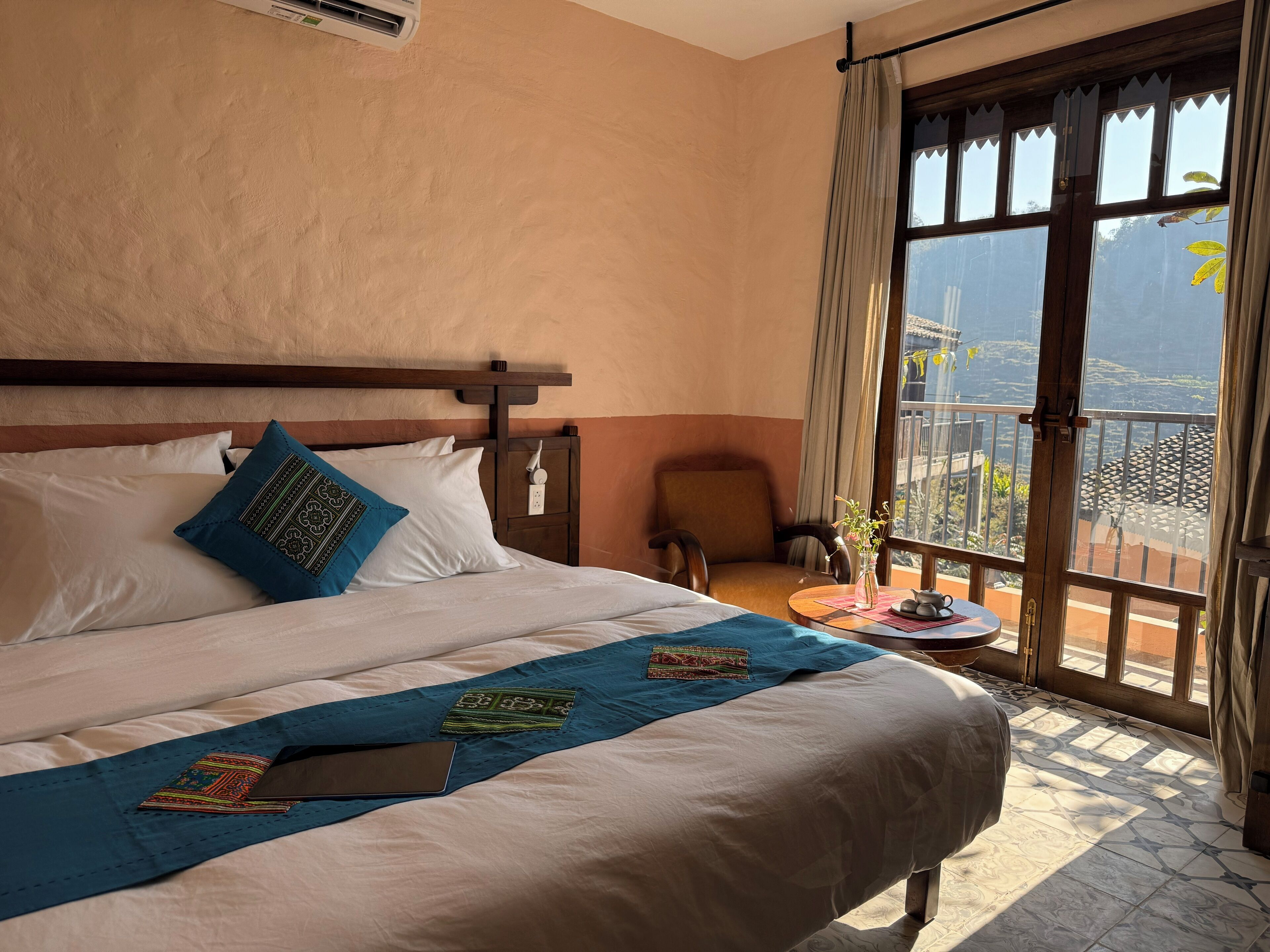 Suite Familiale, vue montagne, rez-de-chaussée | Bureau, espace de travail pour ordinateur portable, Wi-Fi gratuit