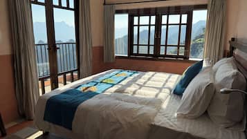 Desk, laptop workspace, free WiFi