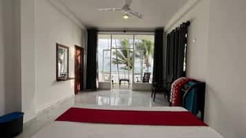 Silitysrauta/-lauta, Wi-Fi, vuodevaatteet