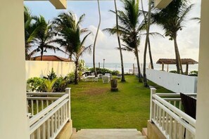 Terrace/patio - Ocean Breeze Resort – Your Private Beachfront Escape in Galle (Galle)