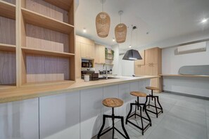 Fridge, microwave, oven, stovetop - Chic Open-Plan Studio with Private Balcony (St. Julian`s)