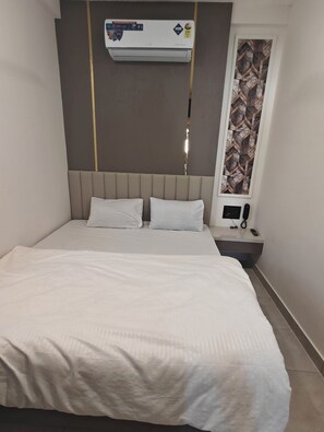 Ropa de cama de alta calidad, escritorio y camas plegables/adicionales 