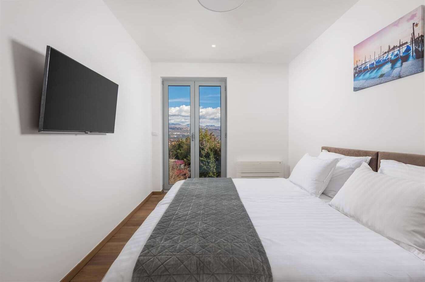 3 bedrooms, WiFi, bed sheets