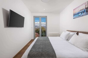 3 bedrooms, WiFi, bed sheets
