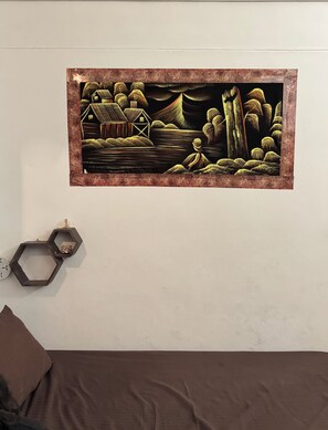 1 dormitori, planxa i posts de planxar, wifi i roba de llit 