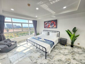 Exclusive Apartment, Balcony, Sea View | In-room safe, free WiFi, bed sheets