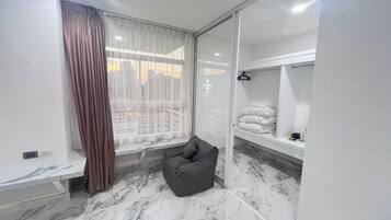 Free WiFi, bed sheets