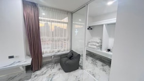 Free WiFi, bed sheets - The Ocean Pearl Suites (Pattaya)