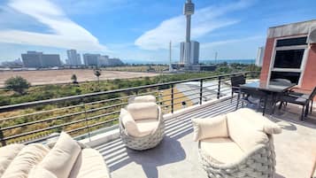 Appartement Exclusif, balcon, vue mer | Terrasse/Patio