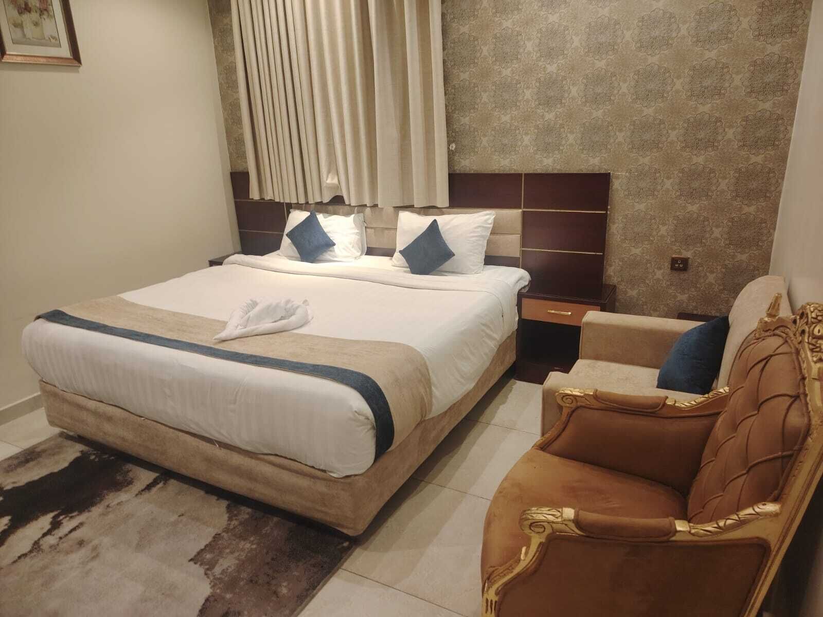 In-room safe, blackout curtains, soundproofing, iron/ironing board