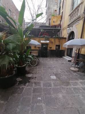 Exterior - a un passo dal duomo (Catania)