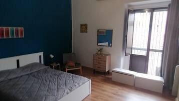 Deluxe Triple Room, Balcony, City View | Soundproofing, free WiFi