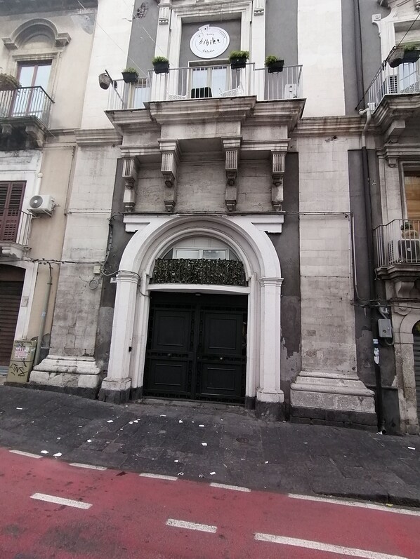 Front of property - a un passo dal duomo (Catania)