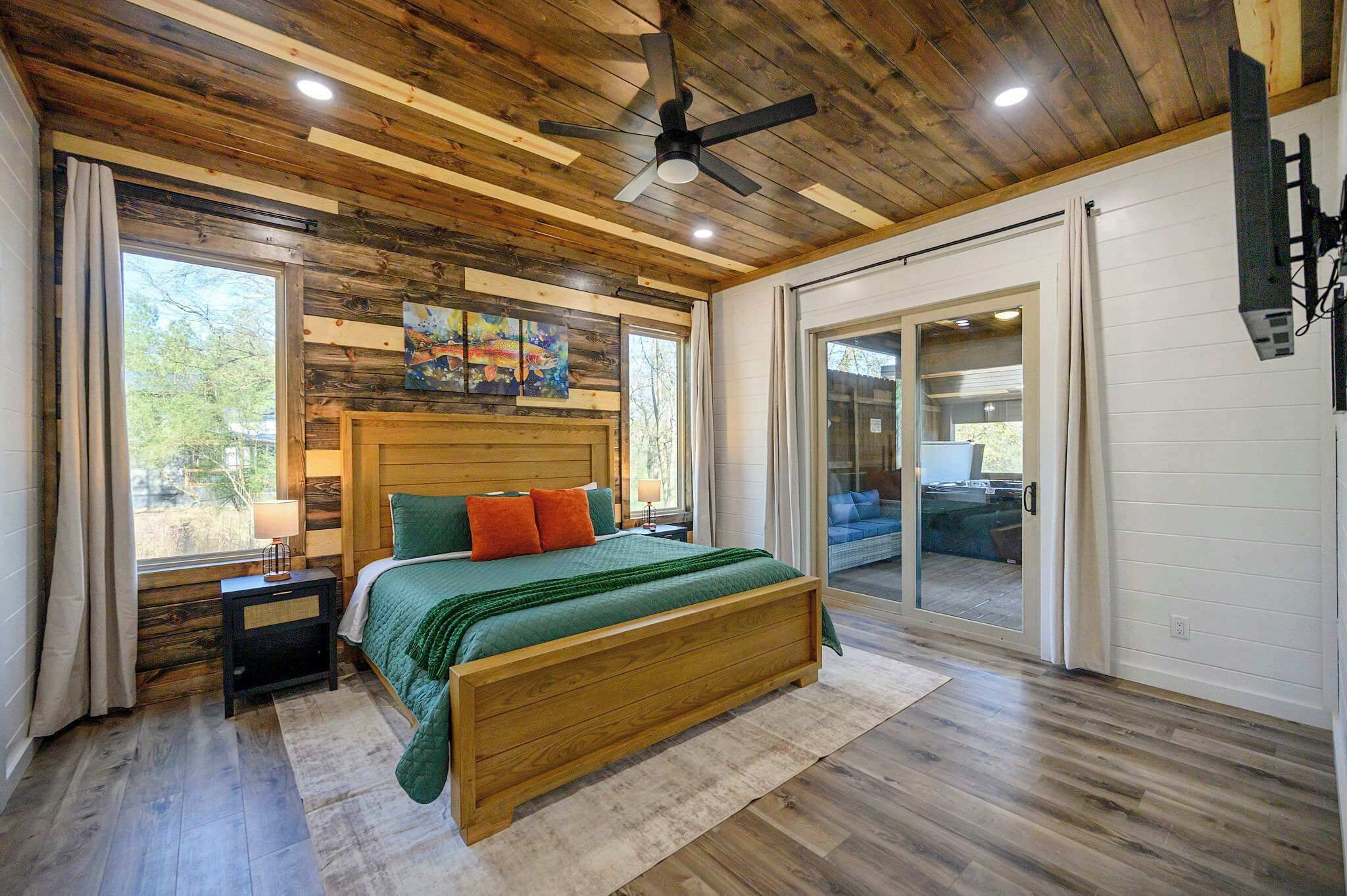 Cabin, Multiple Beds, Hot Tub (Chillax Inn The River) | 5 bedrooms, individually decorated, individually furnished, bed sheets