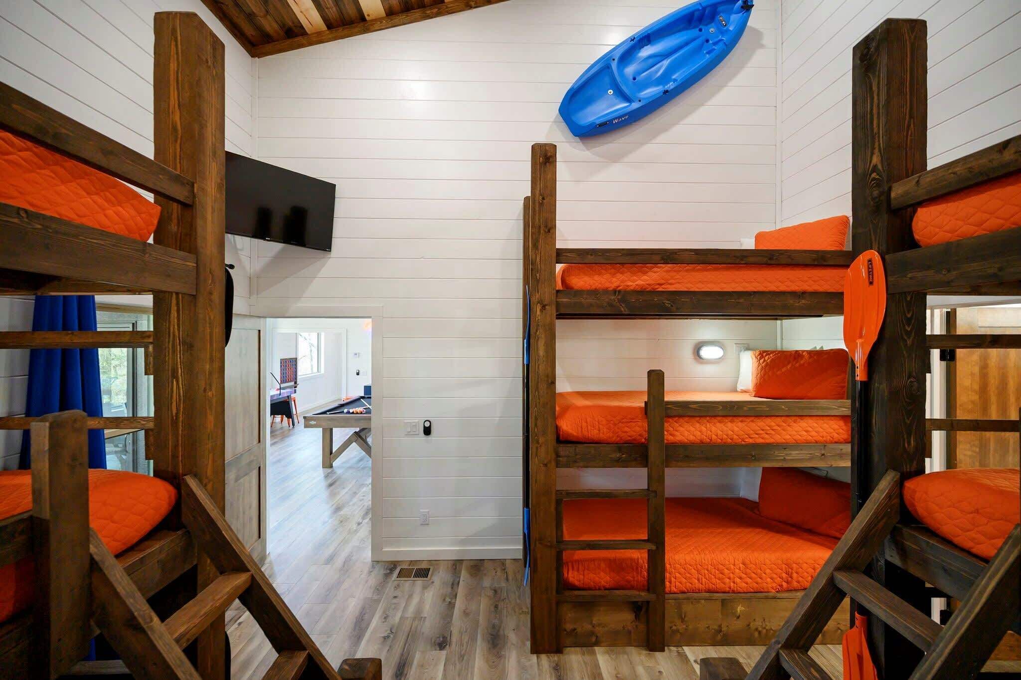 Cabin, Multiple Beds, Hot Tub (Chillax Inn The River)