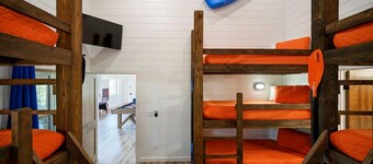 Chillax Inn The River For 19