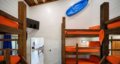 Chillax Inn The River For 19