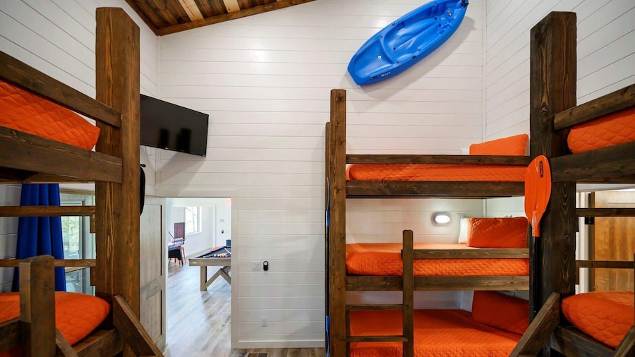 Chillax Inn The River For 19