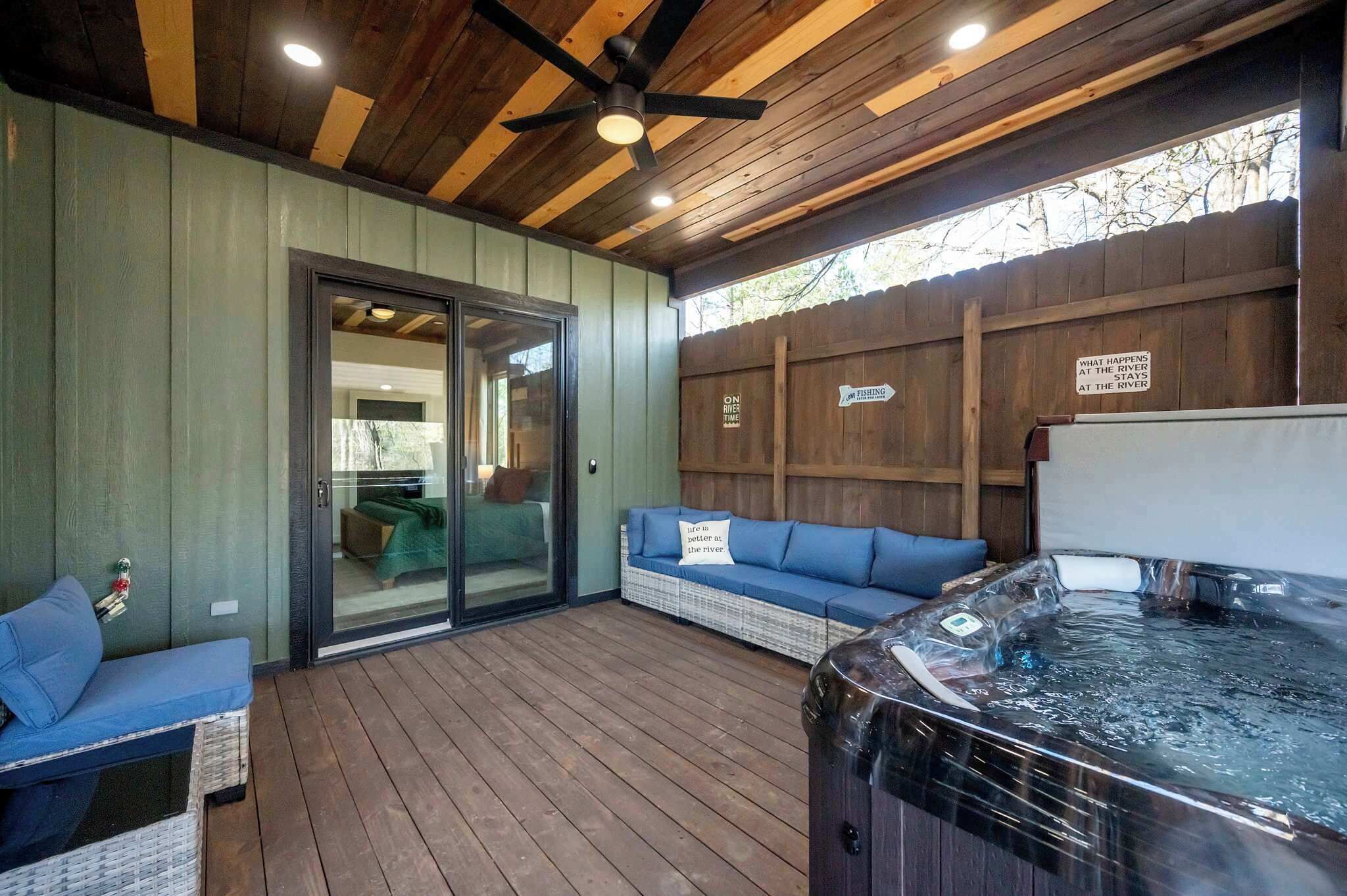 Cabaña, varias camas, hidromasaje (Chillax Inn The River) | Tina de hidromasaje interior