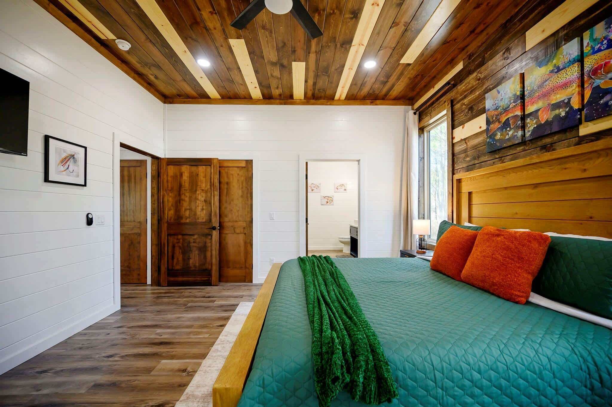 Cabin, Multiple Beds, Hot Tub (Chillax Inn The River)