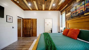 Cabin, Multiple Beds, Hot Tub (Chillax Inn The River)