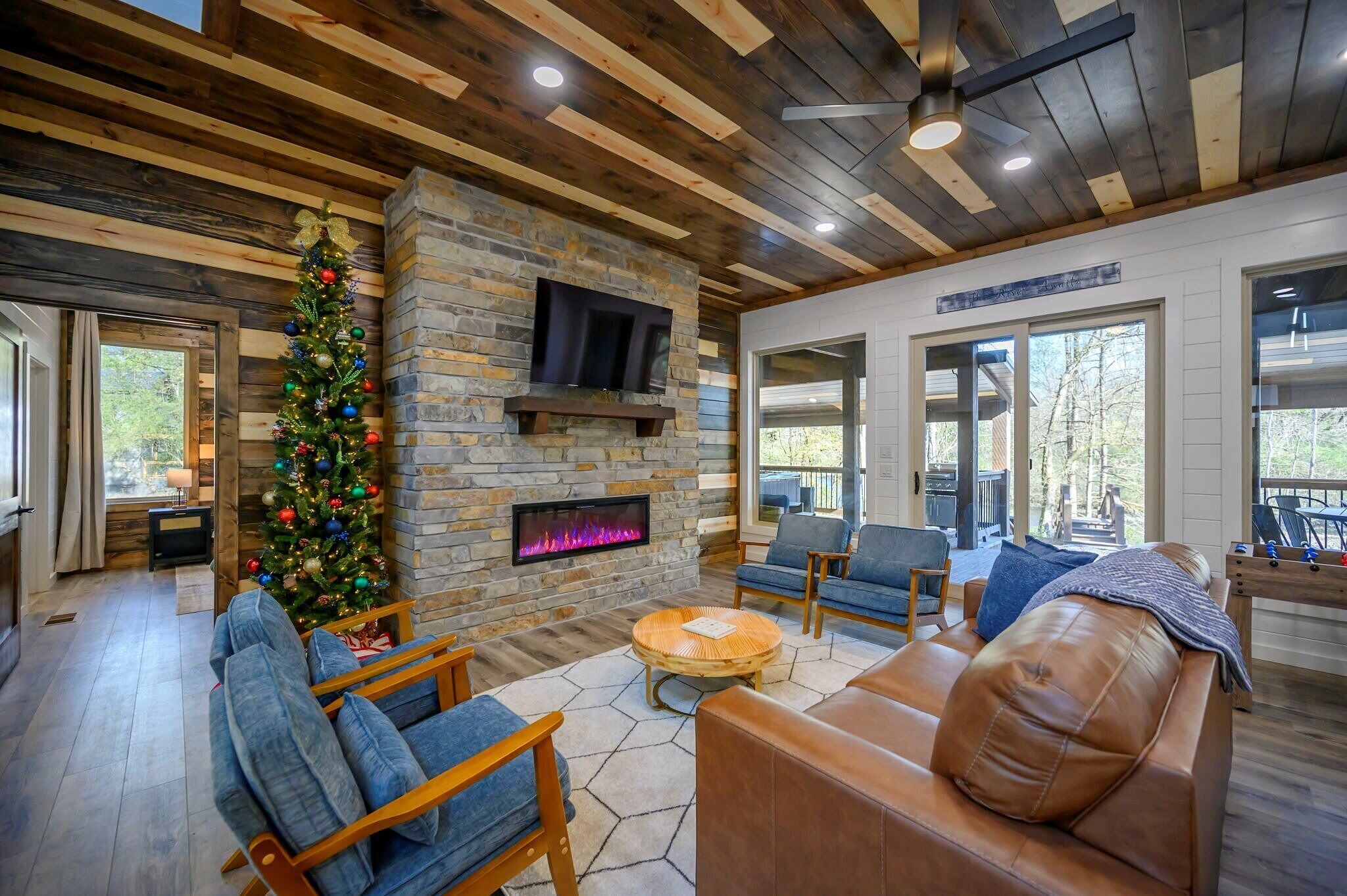 Cabin, Multiple Beds, Hot Tub (Chillax Inn The River) | Living area