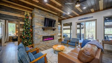 Cabin, Multiple Beds, Hot Tub (Chillax Inn The River) | Living area