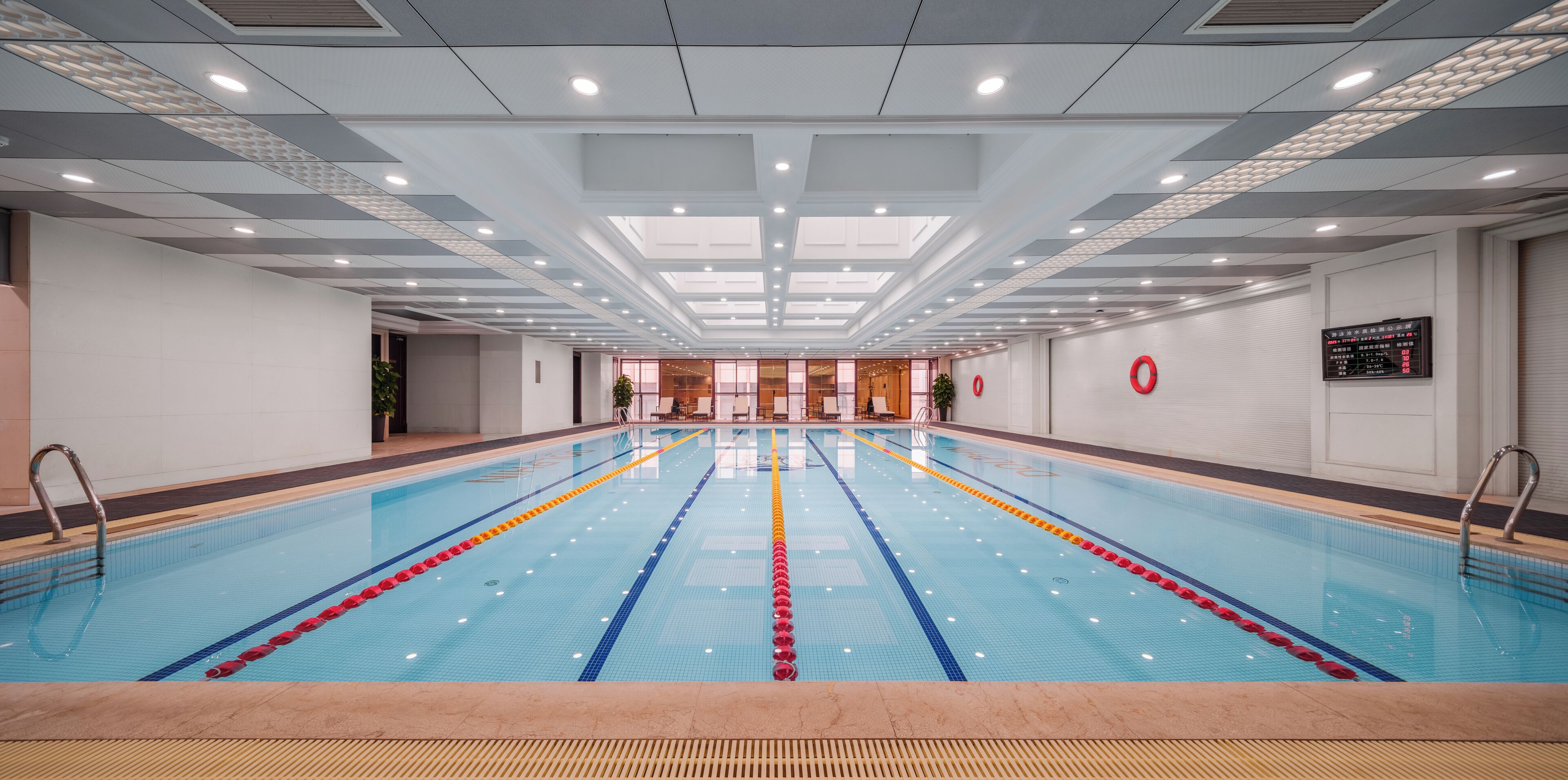 Una piscina techada