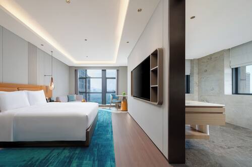 Deluxe Room, 1 King Bed with Sofa bed, Executive Level | Free WiFi