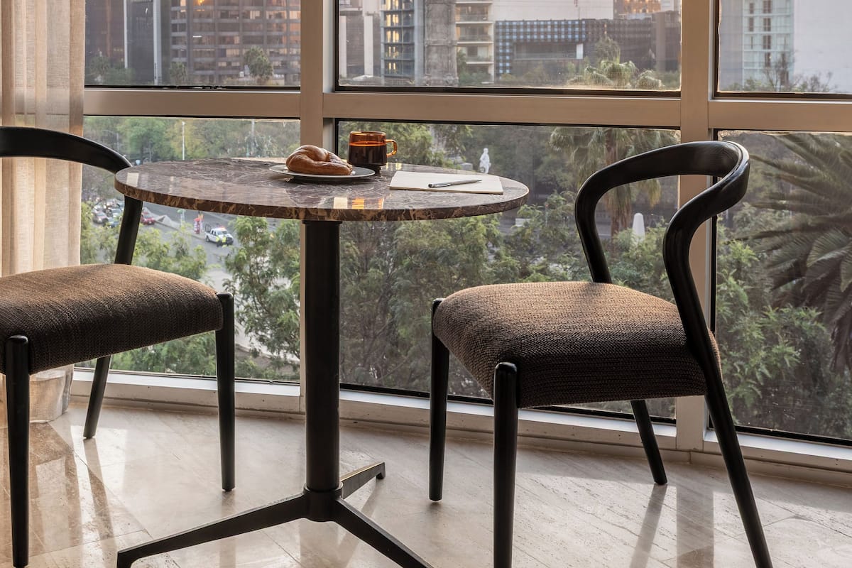 Sviitti, 1 suuri parisänky, kaupunkinäköala | Ravintola