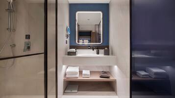 Superior-Zimmer, 1 King-Bett | Badezimmer | Haartrockner, Bademäntel, Hausschuhe, Handtücher