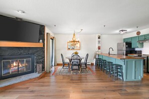 Dining - Obertal - Prime Slope-Side Condo at Stratton (Stratton)