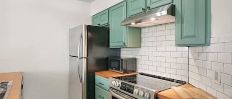 Mikrowelle, Ofen, Herdplatte, Geschirrspüler