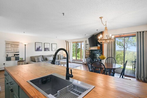 Obertal - Prime Slope-Side Condo at Stratton