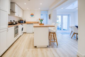 Floor plan - Taliesin - 5 Bedroom Holiday Home - Tenby (Tenby)