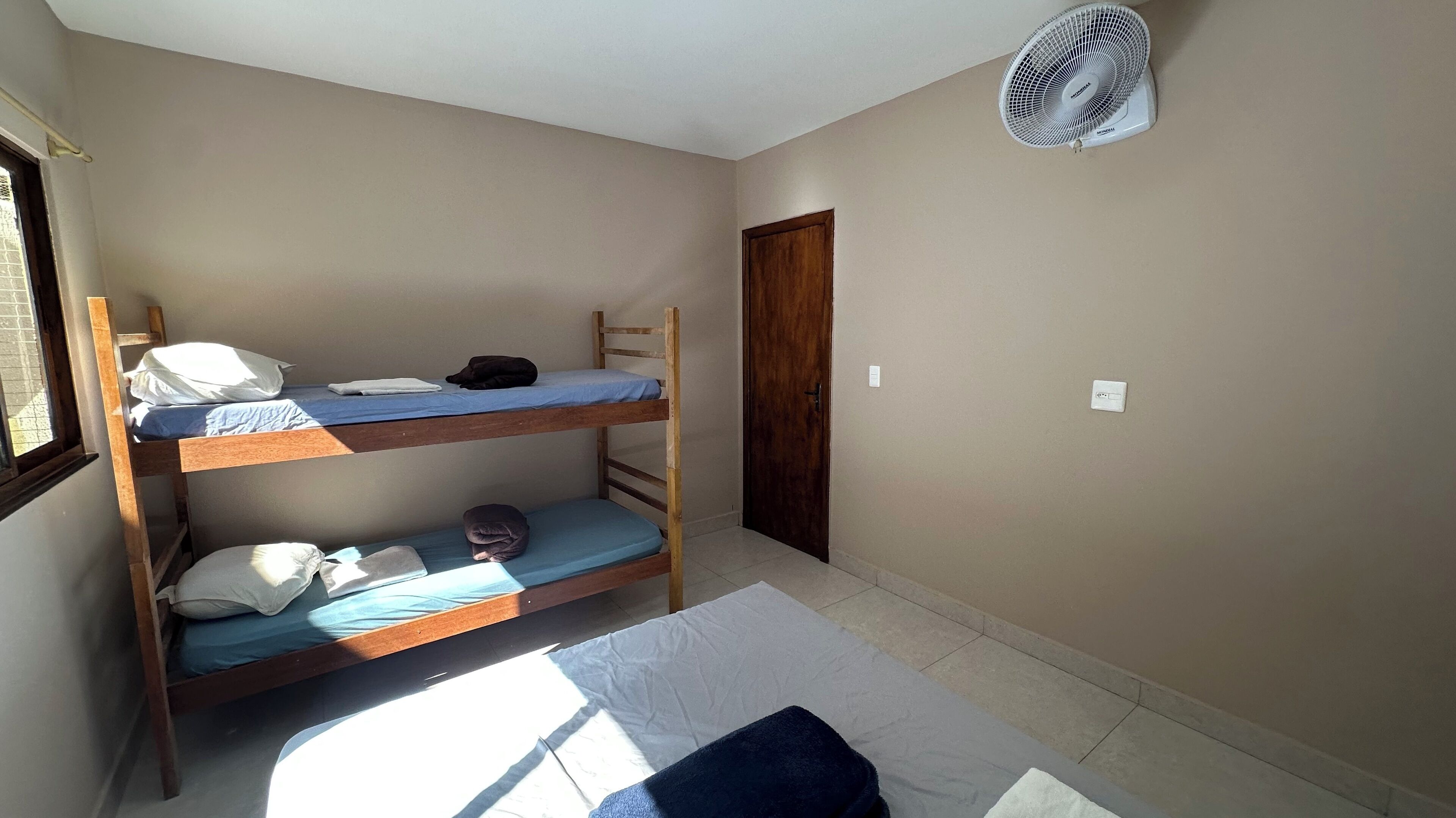 4 bedrooms, desk, iron/ironing board, free WiFi