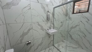 Handtücher, Seife, Toilettenpapier
