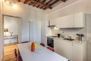 Apartment, 3 Bedrooms, Garden View | Private kitchen