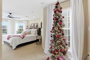 Leilighet, flere senger, balkong, fjellutsikt (The Ozark Getaway) | 2 soverom, individuelt dekorert og individuelt innredet