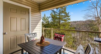 The Ozark Getaway Stay for 6