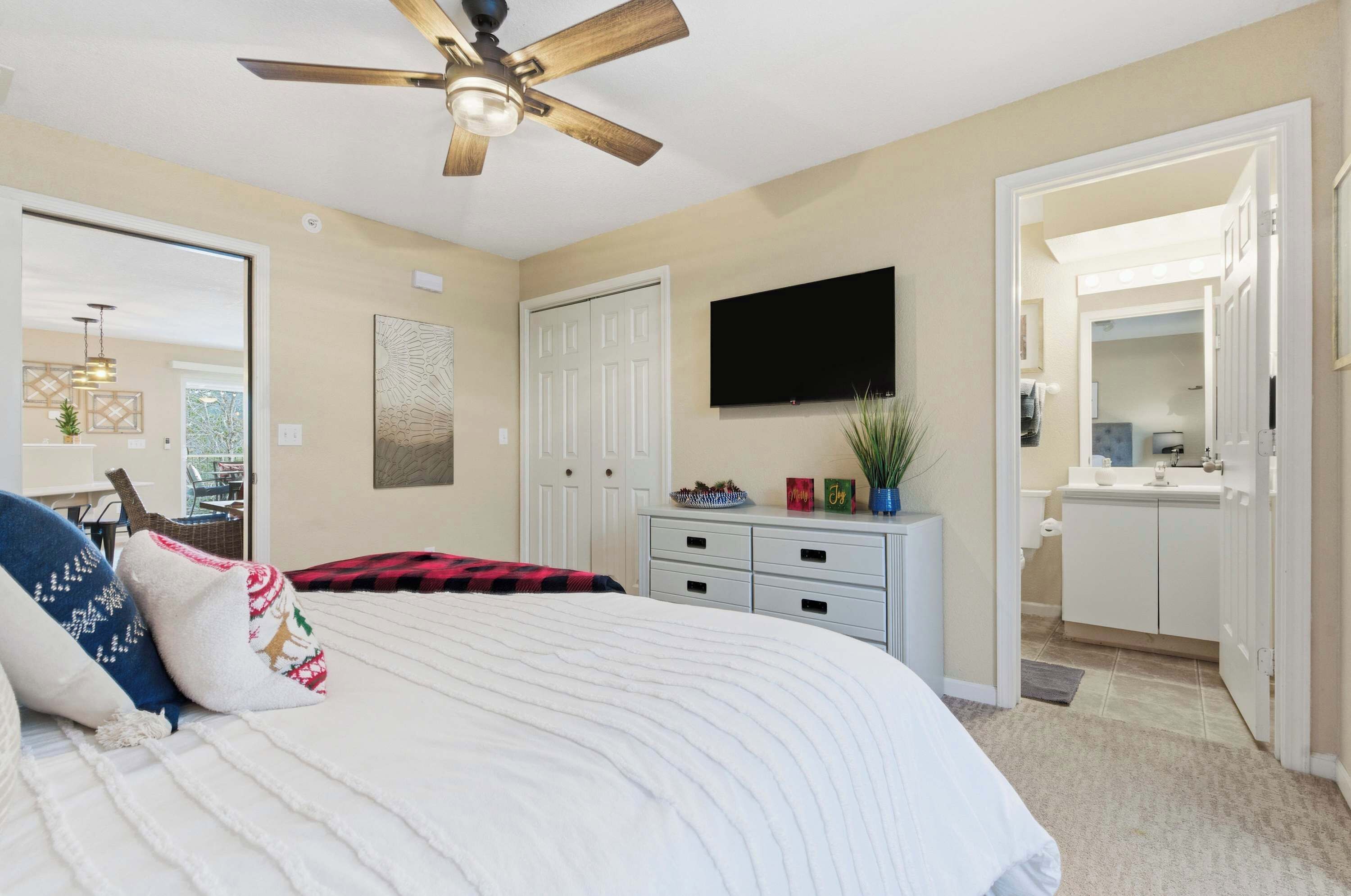 Appartement, Meerdere bedden, balkon, uitzicht op bergen (The Ozark Getaway) | 2 slaapkamers, individueel gedecoreerd, individueel gemeubileerd