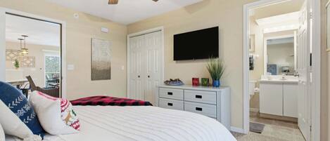 Appartement, Meerdere bedden, balkon, uitzicht op bergen (The Ozark Getaway) | 2 slaapkamers, individueel gedecoreerd, individueel gemeubileerd