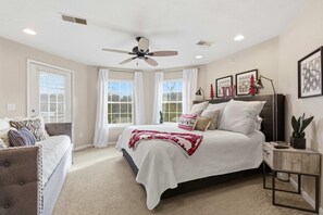 Appartement, Meerdere bedden, balkon, uitzicht op bergen (The Ozark Getaway) | 2 slaapkamers, individueel gedecoreerd, individueel gemeubileerd