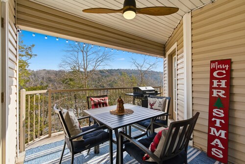 The Ozark Getaway Stay for 6